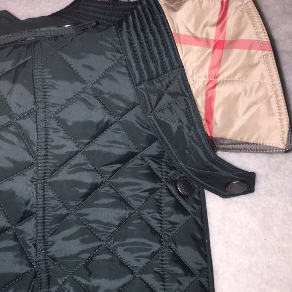 SOLD💝 BURBERRY quilted lightweight jacket. - Picture 7 of 8
